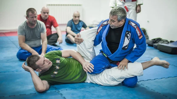 Sensei Avi Nardia demonstrovat Bjj Brazilské jiu-jitsu pozemní technika — Stock fotografie