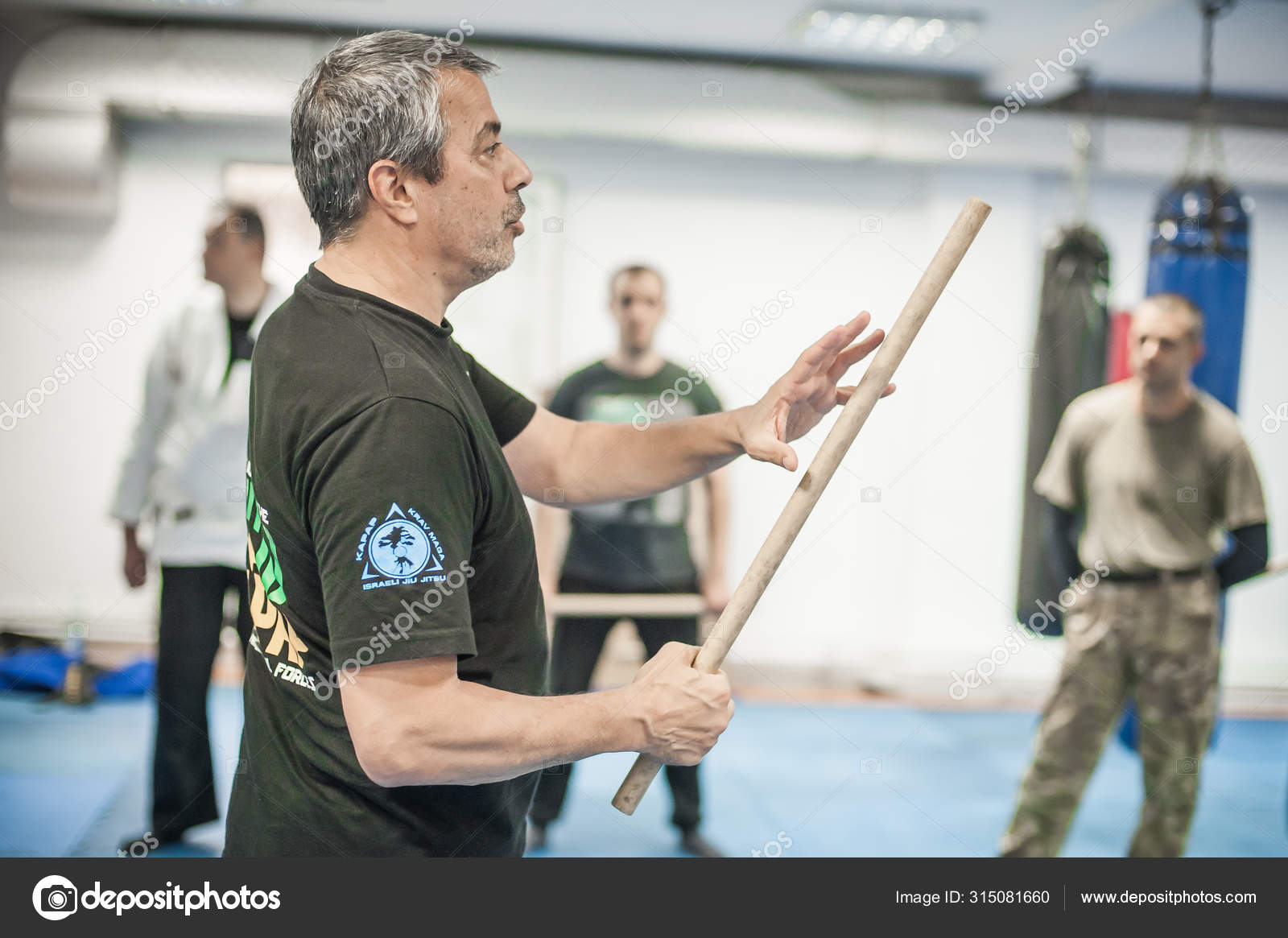 Kapap Krav Maga instructor Avi Nardia demonstrates escrima stick-fighting –  Stock Editorial Photo © guruxox #315081816