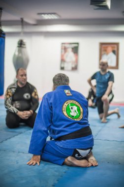 Kapap Krav Maga eğitmeni Avi Nardia ve bir grup öğrenci