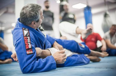 Sensei Avi Nardia Bjj bacak kilidini ve kaçış tekniğini göster.