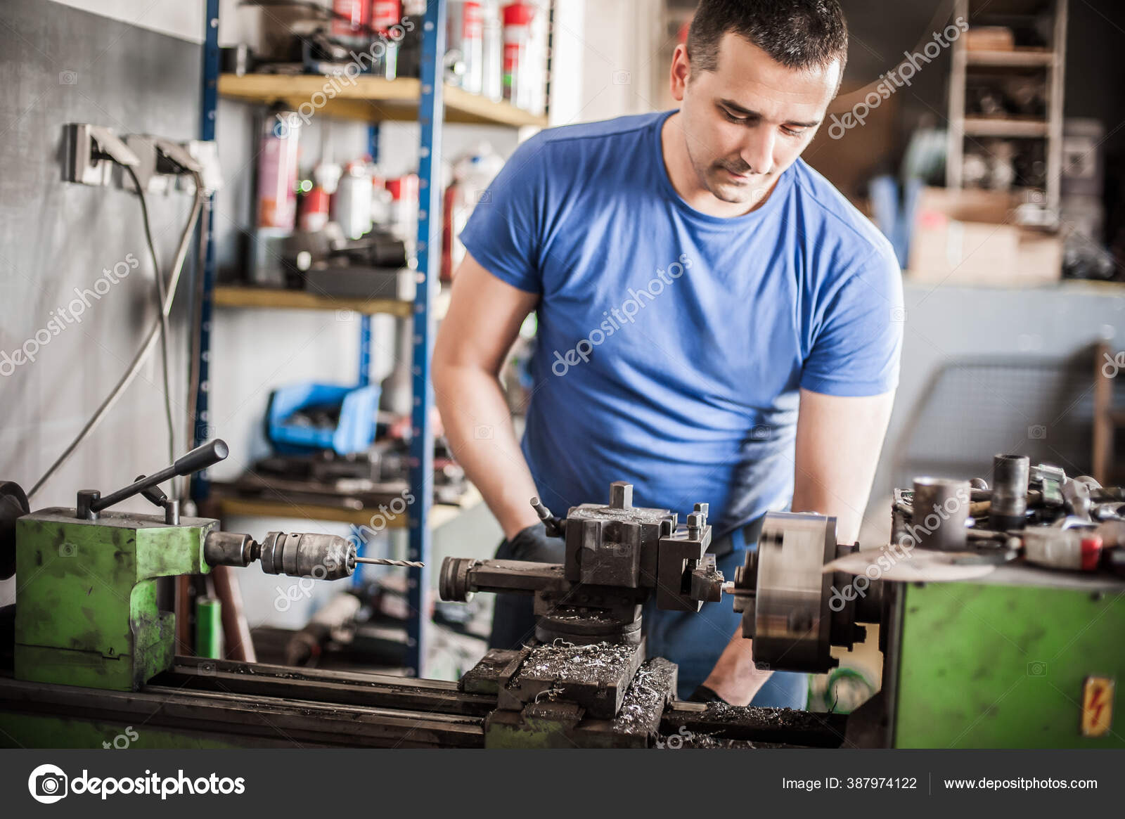 Car Master Mechanic Working Auto Vulcanizing Vehicle Service Stock Photo by ©guruxox