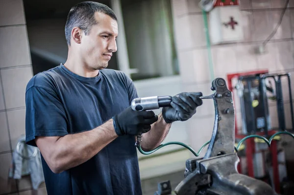 Mecánico Maestro Automóviles Trabajando Taller Vulcanización Automática Servicio Vehículos —  Fotos de Stock