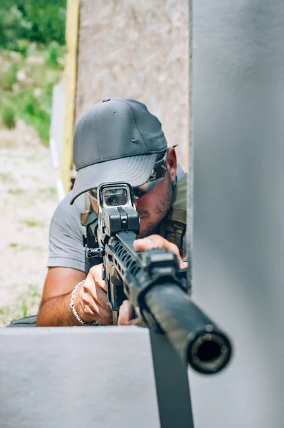 Tiro Tiro Metralhadora Rifle Treinamento Tiro Por Trás Torno Capa — Fotografia de Stock