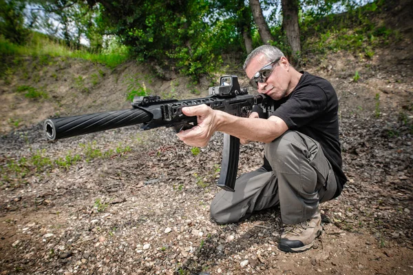 Punto Mira Frontal Ametralladora Disparos Armas Entrenamiento Táctico Armas Campo —  Fotos de Stock