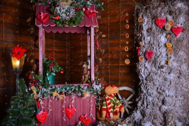 Şık Noel iç dekore edilmiştir. Yeni Yıl ve Noel