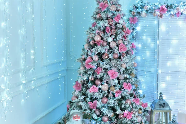 Bela Árvore Natal Decorada Fundo — Fotografia de Stock