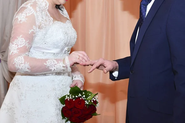 Bride Groom Wear Wedding Rings Each Other — Stock Photo, Image