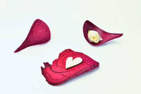Dřevěné Srdce Květina Petalscup — Stock fotografie