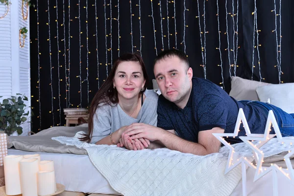 Attractive Young Couple Laying Bedroom — Stock Photo, Image