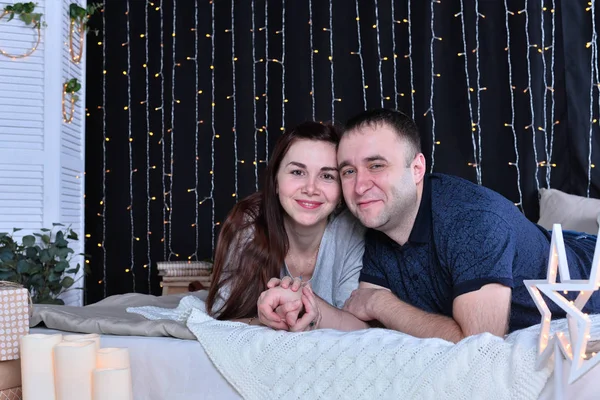 Attractive Young Couple Laying Bedroom — Stock Photo, Image