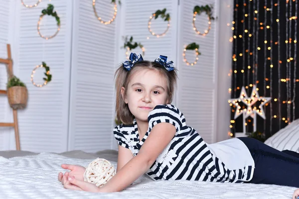 Beautiful Girl Posing Bed Home — Stock Photo, Image