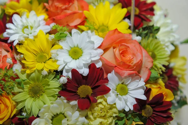 Tulipas gerbera e mistura de verão-flores-buquê — Fotografia de Stock