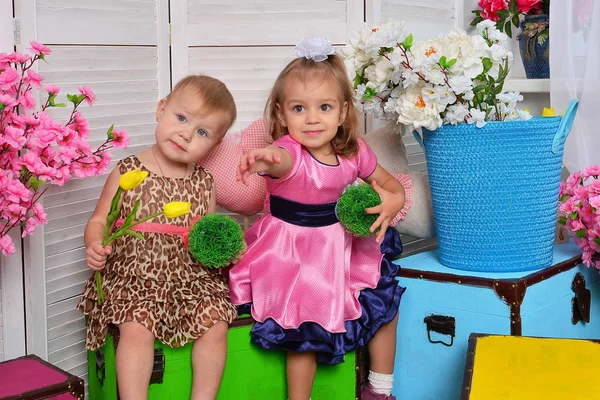 Two Little Girls Studio — Stock Photo, Image
