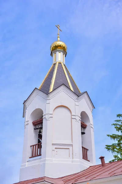 Vista Igreja Ucrânia Com Fundo Azul Céu — Fotografia de Stock