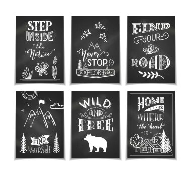 Fırça tarafından yazılmış eşsiz kaligrafik alıntılar ve cümleler. Siyah karatahta arkaplanda beyaz karalama çizimleri. Sizin için kullanıma hazır baskılar.