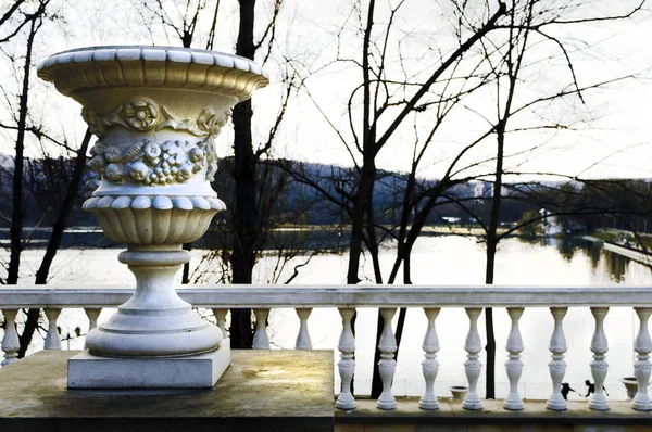 Architectural vase in the old park — Stock Photo, Image