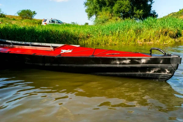 Kajak Taimen Rode Boot Aan Wal — Stockfoto