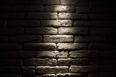 bir tuğla duvar, vintage arka plan üzerinde ışık ışığı