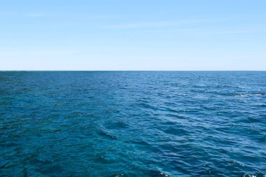 mavi deniz mavi gökyüzü ufku