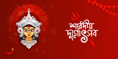 Durga puja festivali kutlu olsun. Kırmızı arka planda Tanrıça Durga yüzü ve dekoratif elementlerin yaratıcı çizimi.