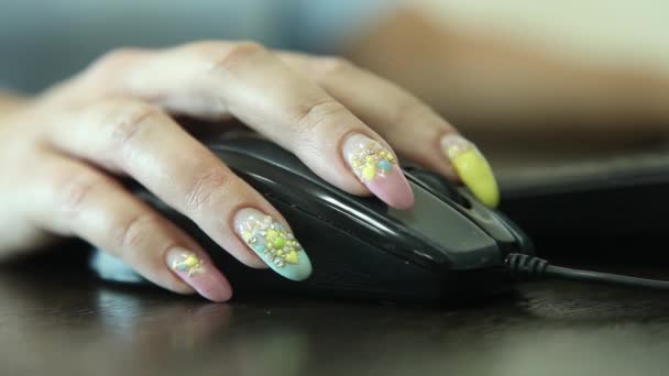 Girl Works Computer Female Hand Manicure Leads Mouse Table — Stock Video