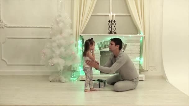 Dad Comforts Crying Daughter Background Fireplace Christmas Tree — Stock Video