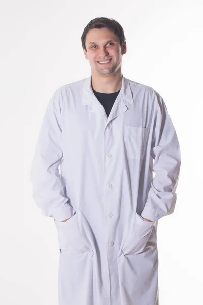 Człowiek Białą Szatę Uśmiechający Się Lekarz Białym Tle — Zdjęcie stockowe