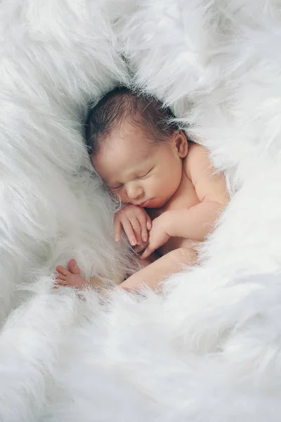 Porträt Eines Neugeborenen Babys Auf Weißem Hintergrund — Stockfoto