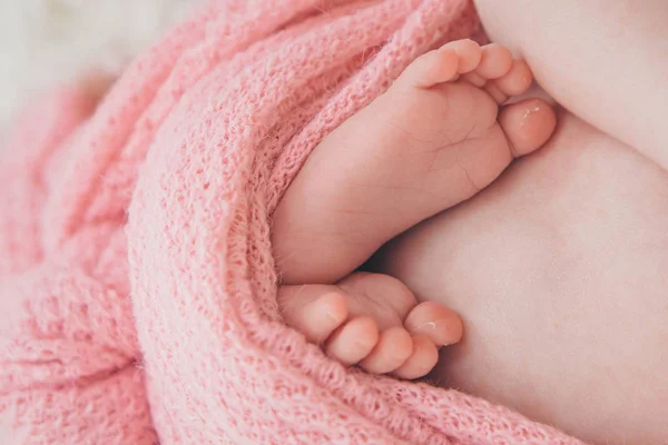 Baby Feet Wrapped Blanket Close — Stock Photo, Image