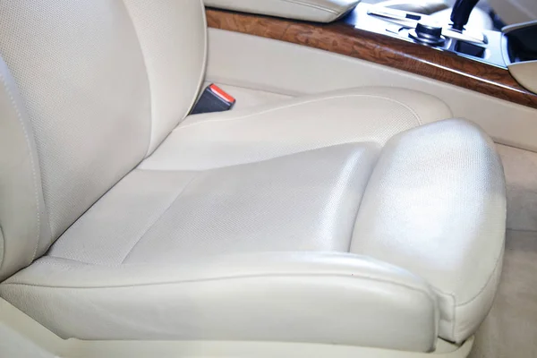 Dirty White Car Seat Clean Seat Car Wash — Stock Photo, Image