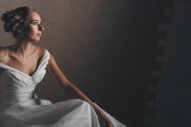 Gelin, güzel poz studio fotoğraflandı modeli