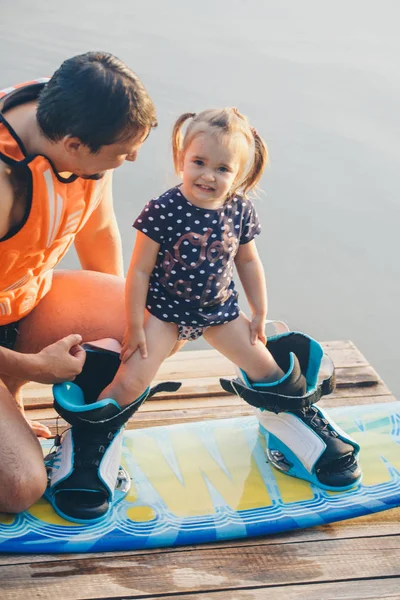 Jeune Fille Skieuse Nautique Sur Beau Lac Pittoresque — Photo