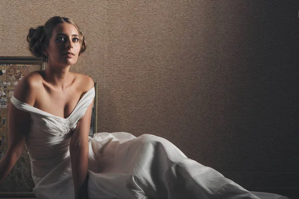 Gelin, güzel poz studio fotoğraflandı modeli