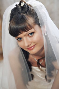 Duvak gelin portresi. Kızı düğün için hazırlanıyor