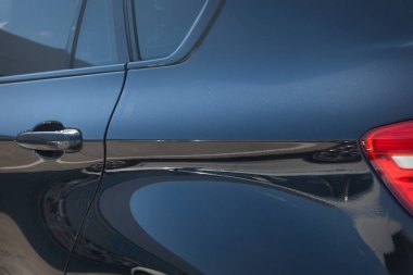 Araba tamir, reklam, Moskova, 1.11.2018 Bmw: Bmw motor şirketi rozet siyah bir araba önden. Bir Alman otomobil, motosiklet ve 1916 yılında kurulan şirket üretim motor BMW olduğunu