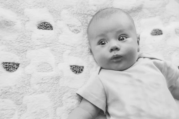 Retrato de um menino: o rosto do bebê close-up — Fotografia de Stock