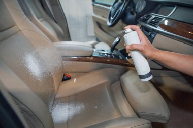 kirli araba iç. Gri ve beyaz makine zemini