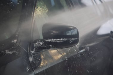 araba yıkama. Köpük yakın çekim makinenin detay. makinenin yüzeyi