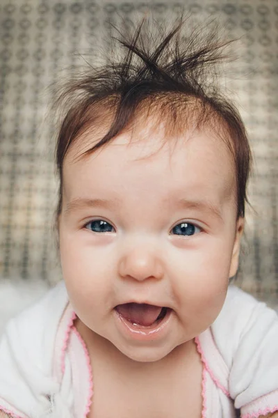 Retrato de uma menina: rosto do bebê close-up — Fotografia de Stock