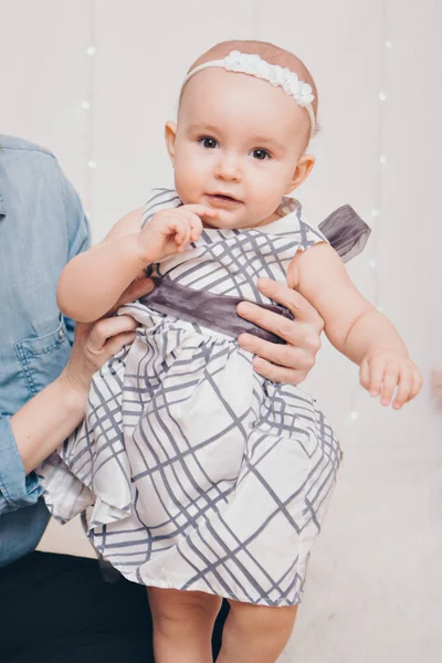 The concept of a healthy lifestyle, the protection of children, shopping - baby in the arms of the mother. Woman holding a child — Stock Photo, Image