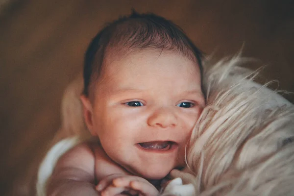 Portré egy kislány: a baba arca közelről. a gyermekkor fogalma, egészségügy, IVF — Stock Fotó