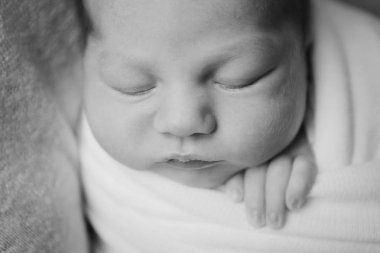 küçük bir kızın portresi: bebeğin yüzü yakın çekim. çocukluk kavramı, sağlık, Ivf