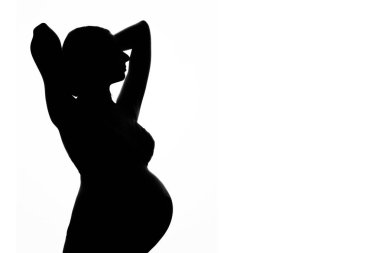 Beyaz arka planda hamile bir kadının silüeti. Sağlıklı yaşam tarzı kavramı, Ivf