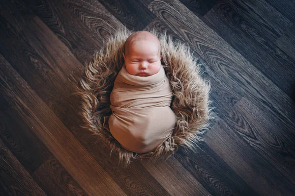 Newborn baby wrapped in a blanket sleeping in a basket. concept of childhood, healthcare, IVF. Black and white photo — Stock Photo, Image