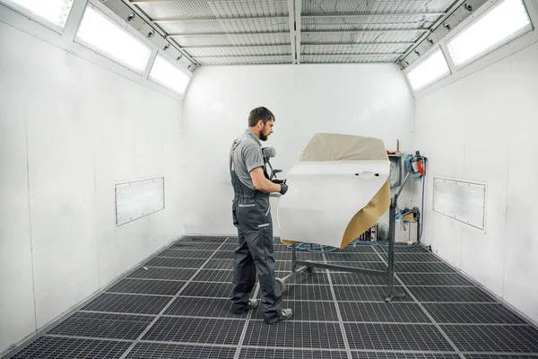 Makinenin yakın çekim detayı. boya makinenin yüzeyine uygulanır