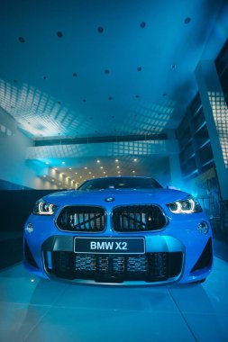 reklam araba Bmw, Moskova, 1.11.2018: konsept gösteri, jantlar, lastikler, metal, araba yüzeyi closeup