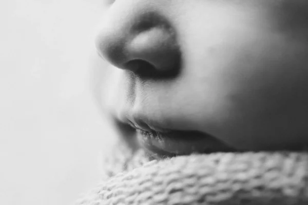 Portrait of newborn baby. nose and lips close up. Concept of healthcare: diseases of the ENT, lips, mouth — Stock Photo, Image