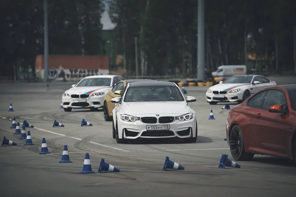 Reklam Bmw Moskova 2018 Beyaz Araba Modelinin Tanıtımı Test Pistindeki — Stok fotoğraf