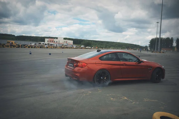 Publicidade Bmw Moscou 2018 Demonstração Modelo Carro Vermelho Carros Pista — Fotografia de Stock