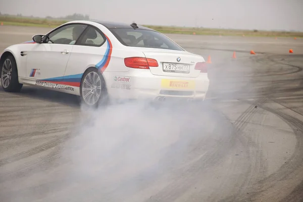 Publicidade Bmw Moscou 2018 Demonstração Modelo Carro Branco Carros Pista — Fotografia de Stock